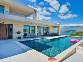 Villa in Vinjerac with Swimming Pool